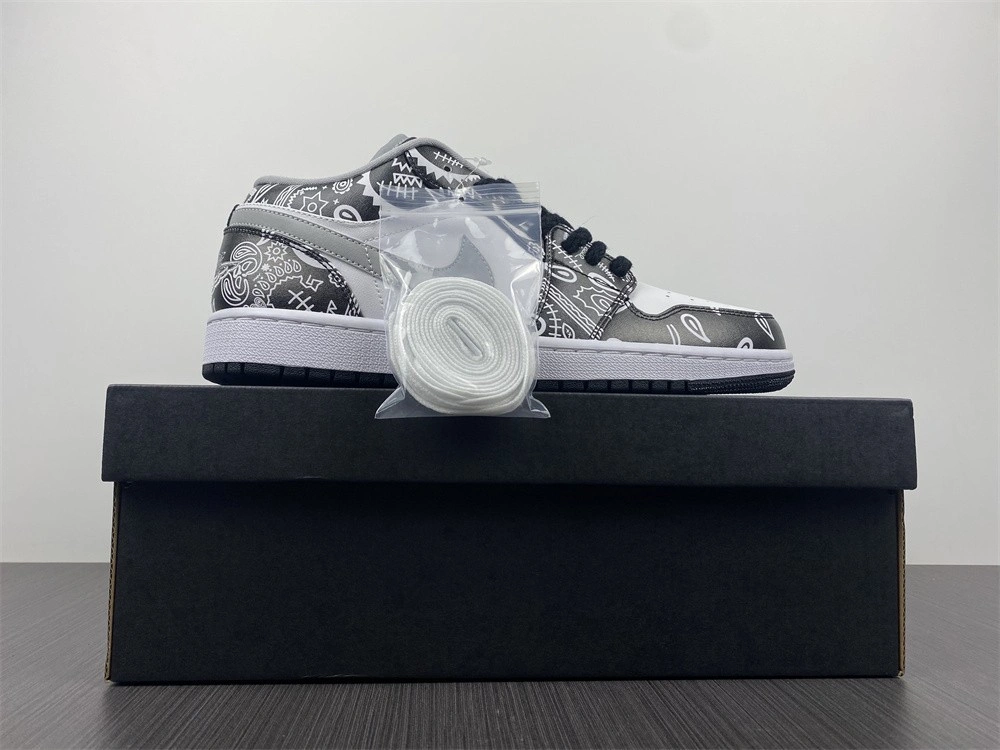 Jordan 1 Low Black White Grey - 553558-040