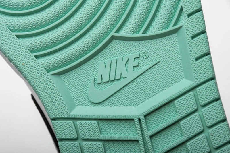 Jordan 1 Low Emerald Toe  553558-117
