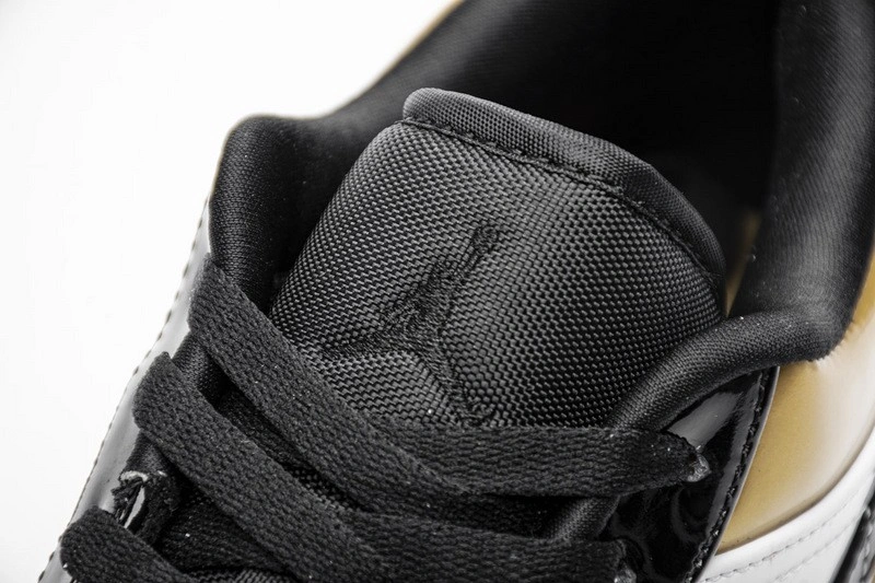 Jordan 1 Low Gold Toe  CQ9447-700