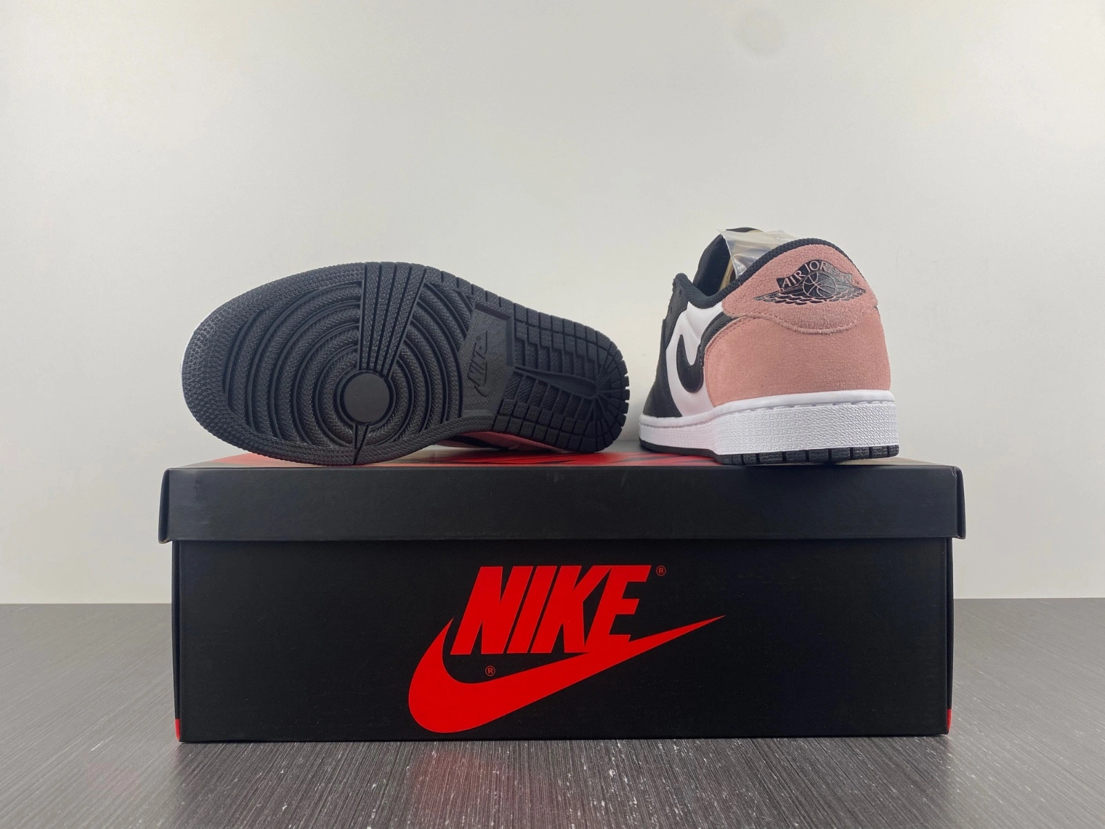 Jordan 1 Low OG Bleached Coral - CZ0790-061