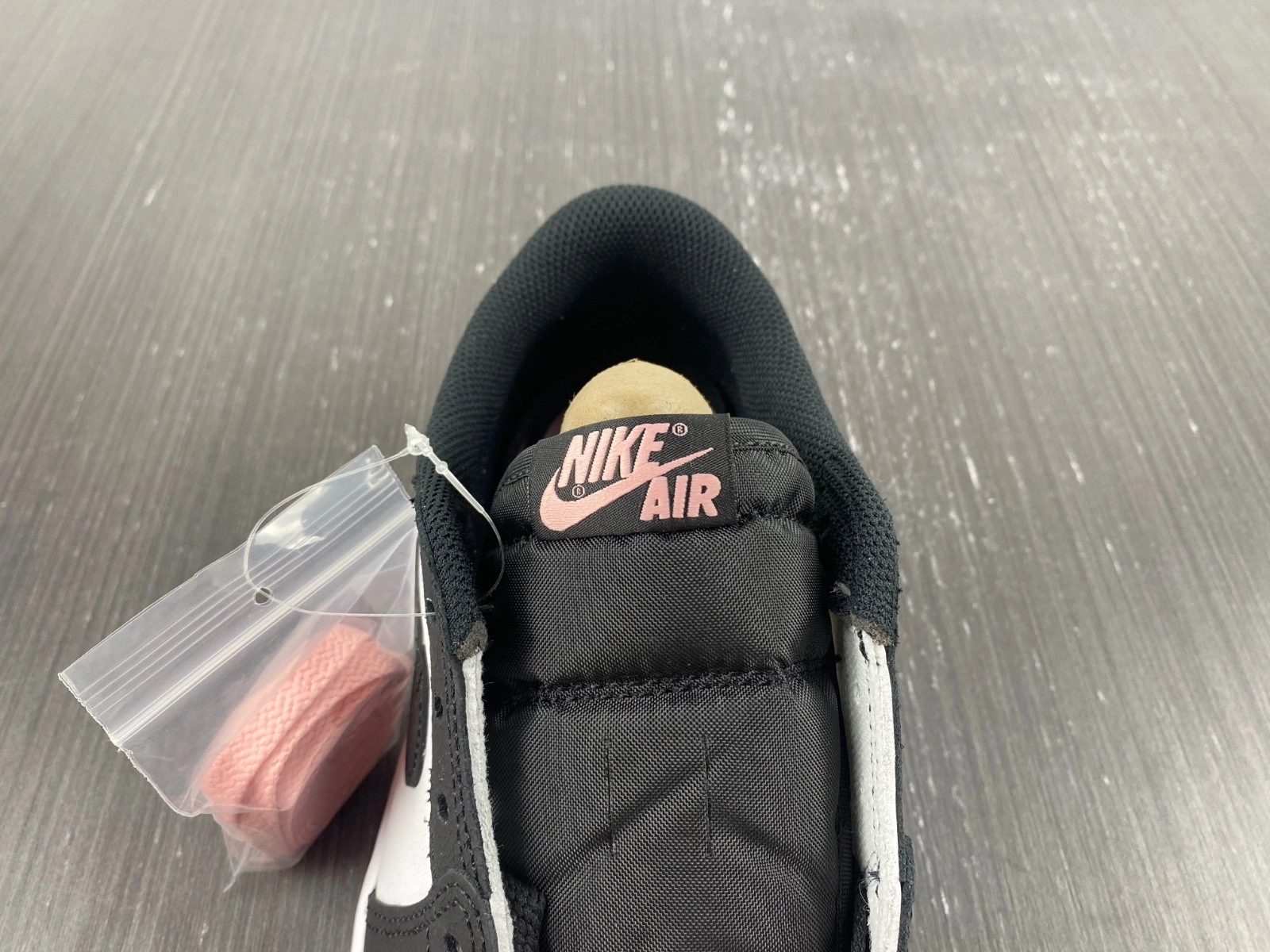 Jordan 1 Low OG Bleached Coral - CZ0790-061