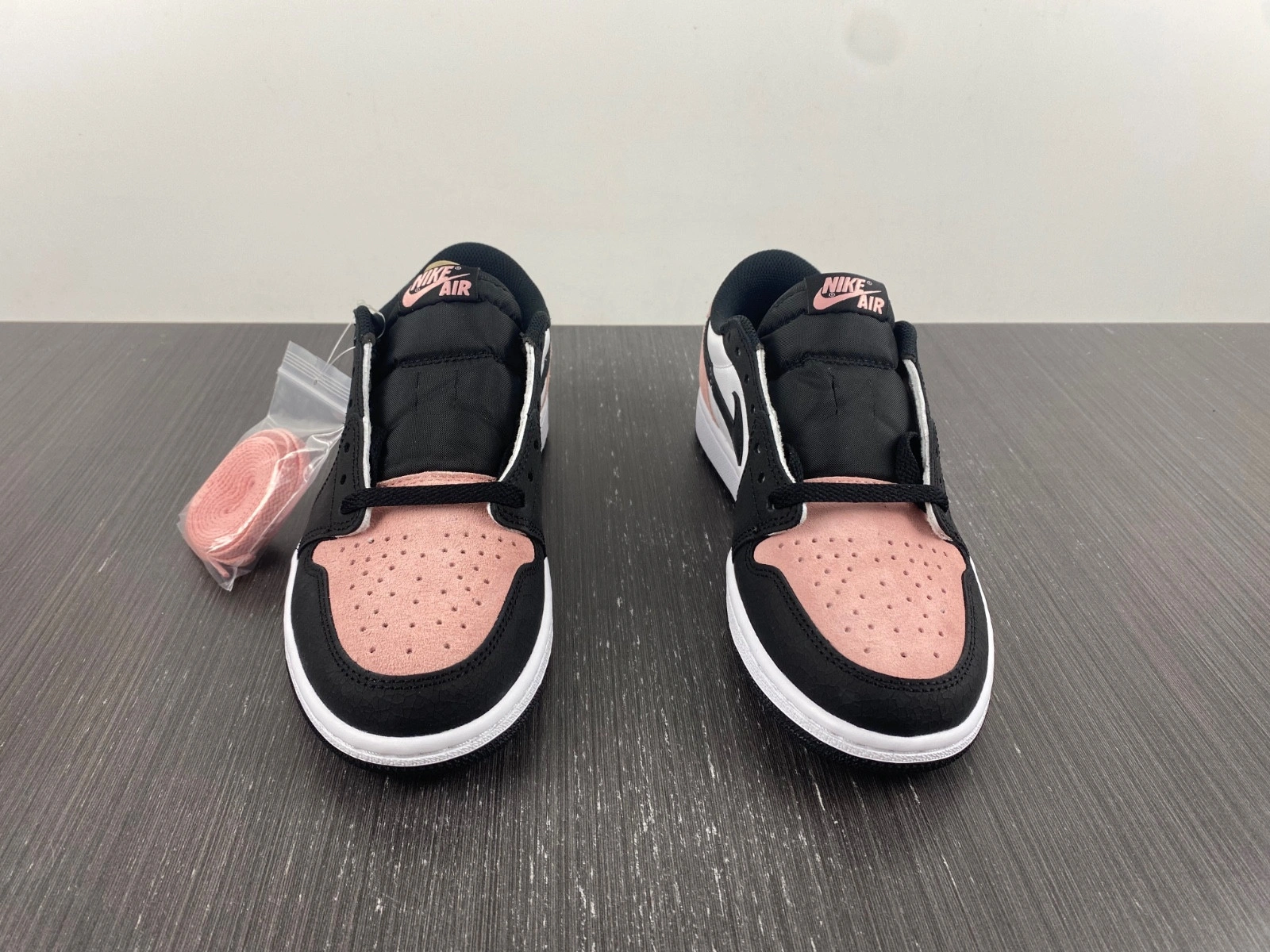 Jordan 1 Low OG Bleached Coral - CZ0790-061