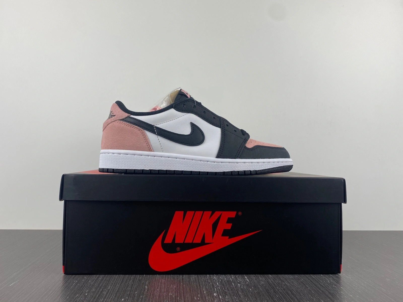 Jordan 1 Low OG Bleached Coral - CZ0790-061