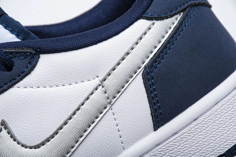 Jordan 1 Low SB Midnight Navy  CJ7891-400