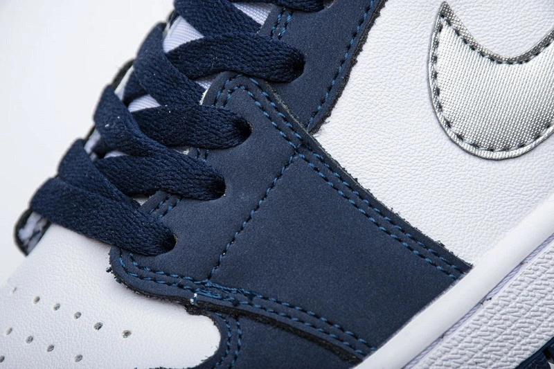 Jordan 1 Low SB Midnight Navy  CJ7891-400