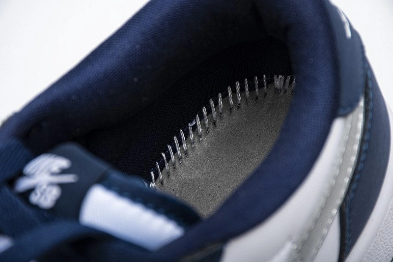 Jordan 1 Low SB Midnight Navy  CJ7891-400