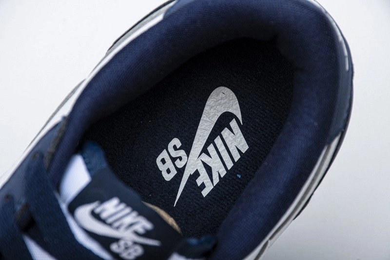Jordan 1 Low SB Midnight Navy  CJ7891-400