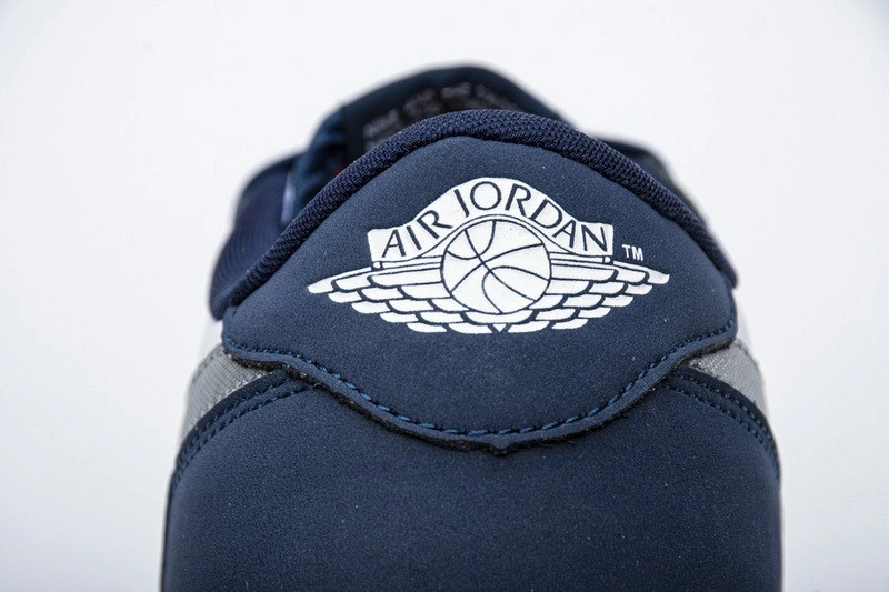 Jordan 1 Low SB Midnight Navy  CJ7891-400