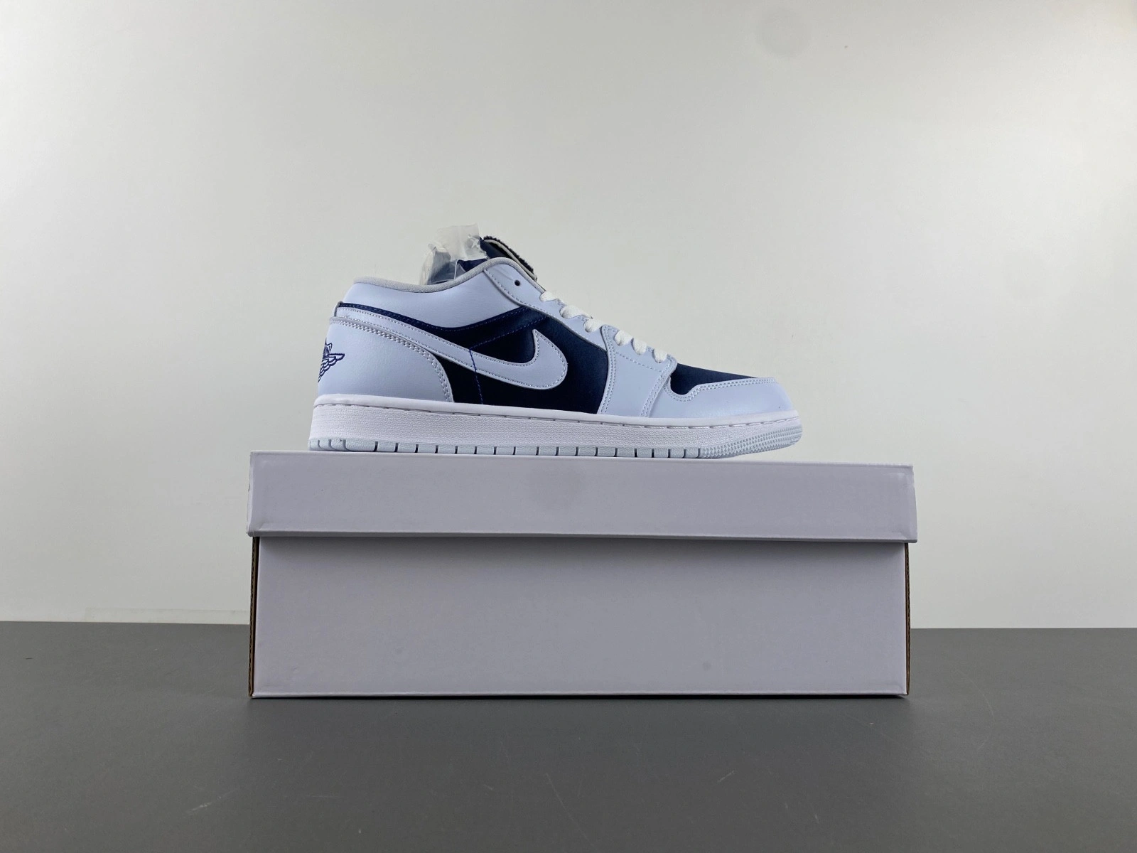 Jordan 1 Low SE Football Grey White Gym Red Midnight FZ8778-044