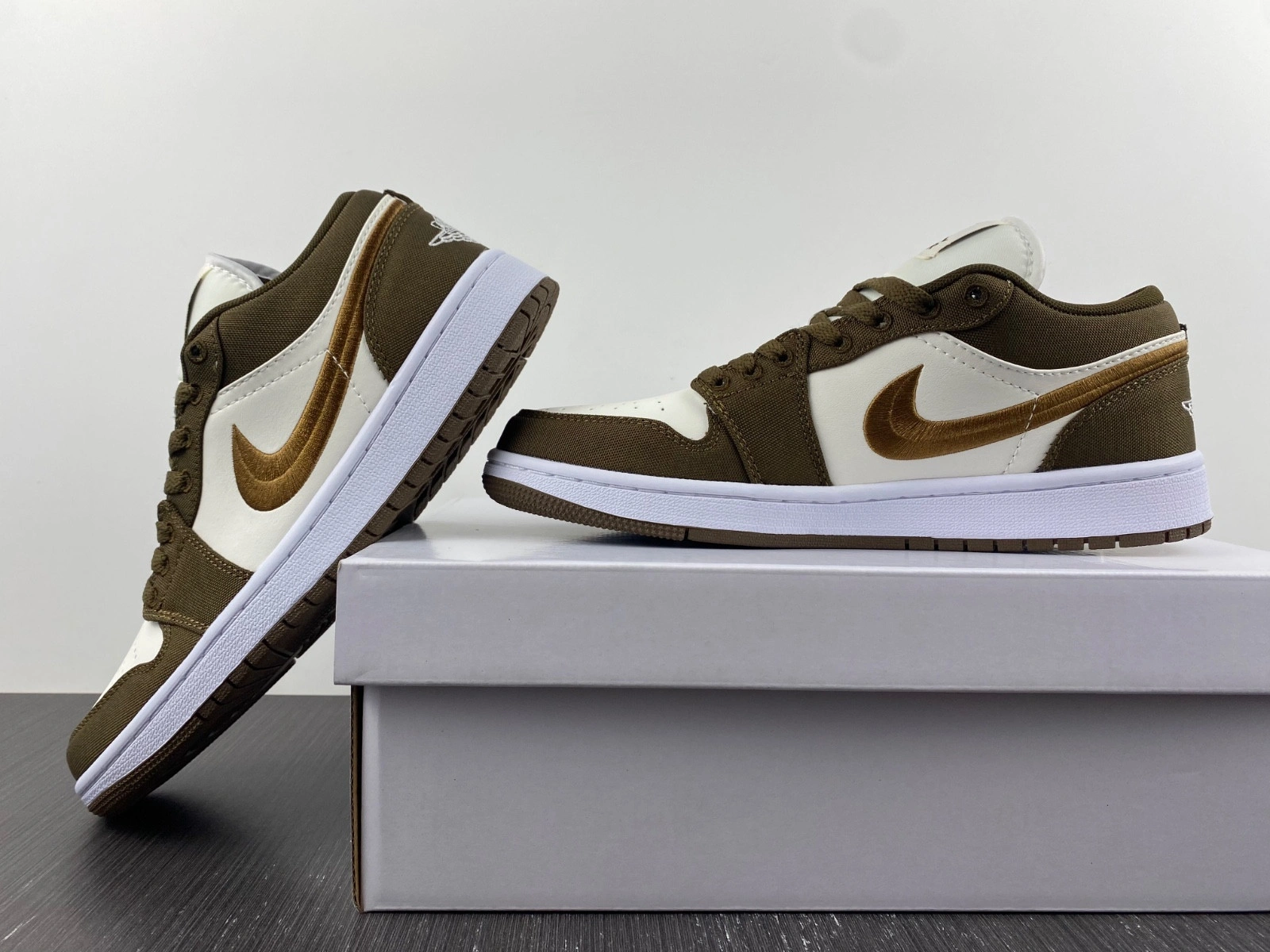Jordan 1 Low SE Light Olive (W) - DV0426-301
