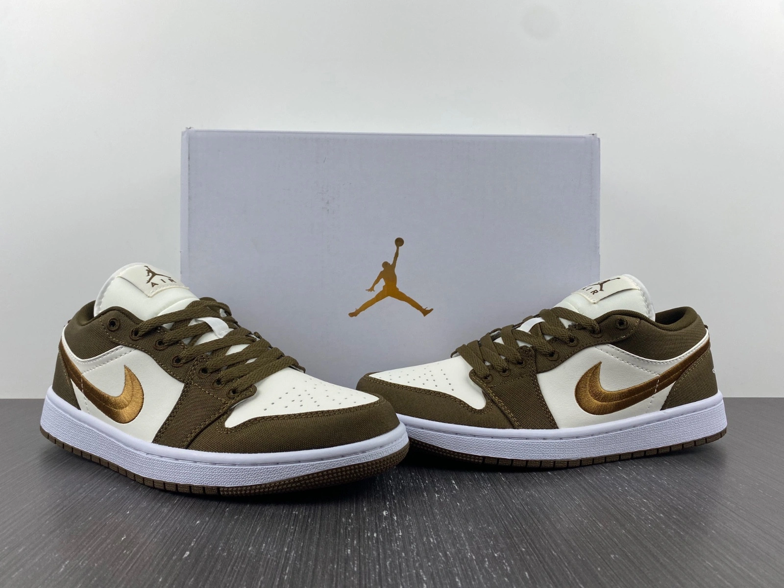 Jordan 1 Low SE Light Olive (W) - DV0426-301
