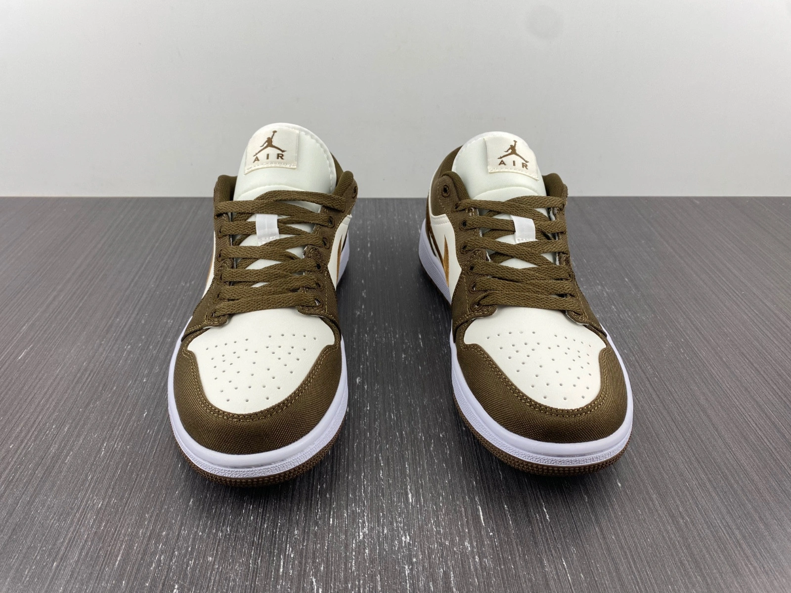 Jordan 1 Low SE Light Olive (W) - DV0426-301