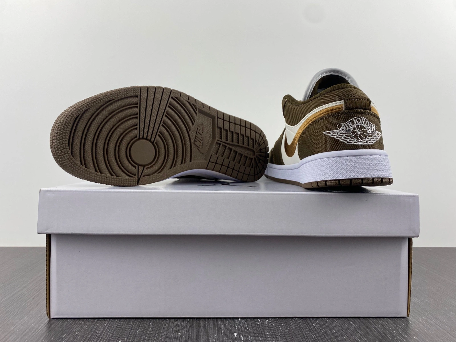 Jordan 1 Low SE Light Olive (W) - DV0426-301