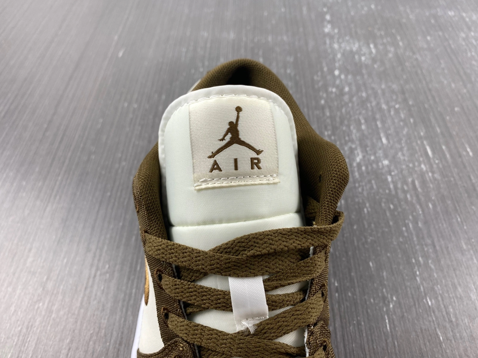 Jordan 1 Low SE Light Olive (W) - DV0426-301