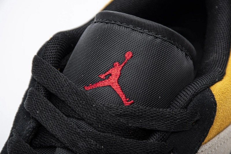 Jordan 1 Low Sail University Gold Black  553558-127