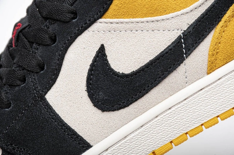 Jordan 1 Low Sail University Gold Black  553558-127