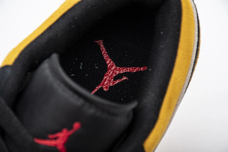Jordan 1 Low Sail University Gold Black  553558-127