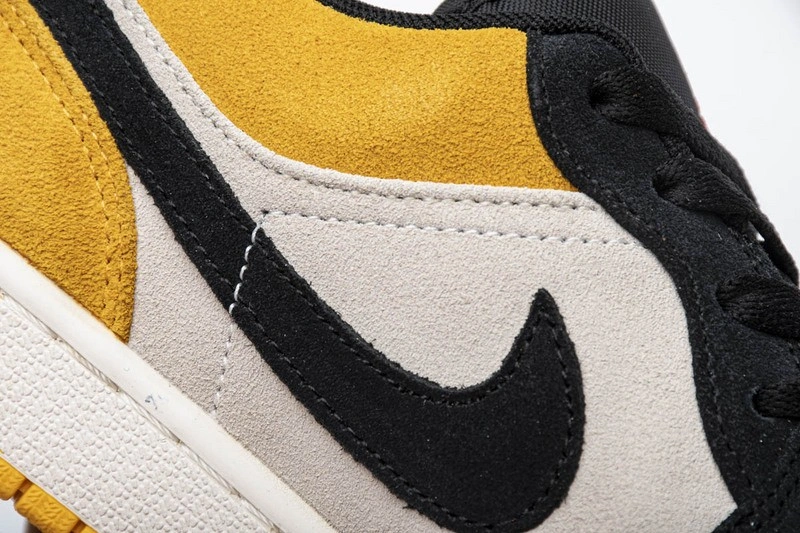 Jordan 1 Low Sail University Gold Black  553558-127