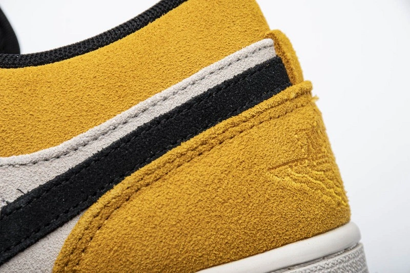 Jordan 1 Low Sail University Gold Black  553558-127