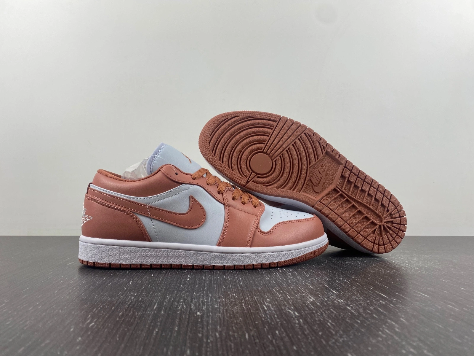 Jordan 1 Low Sky J Orange - DC0774-080