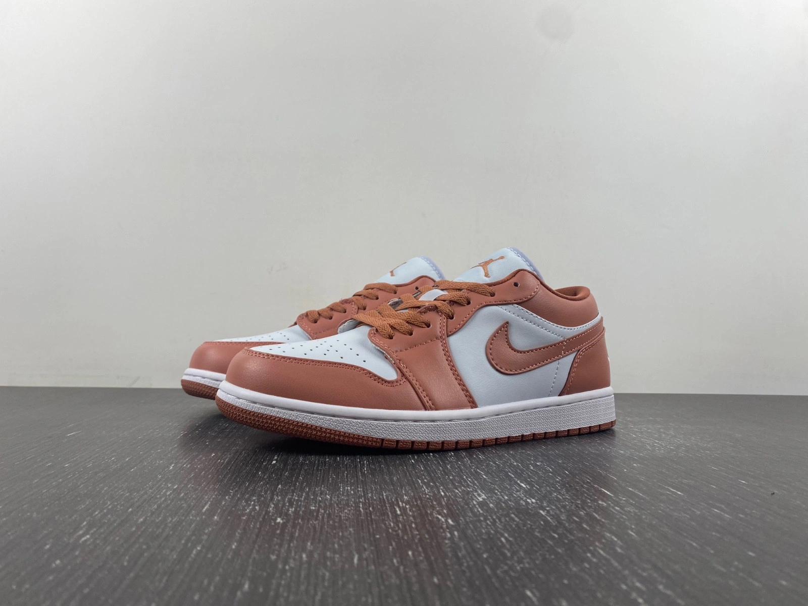 Jordan 1 Low Sky J Orange - DC0774-080