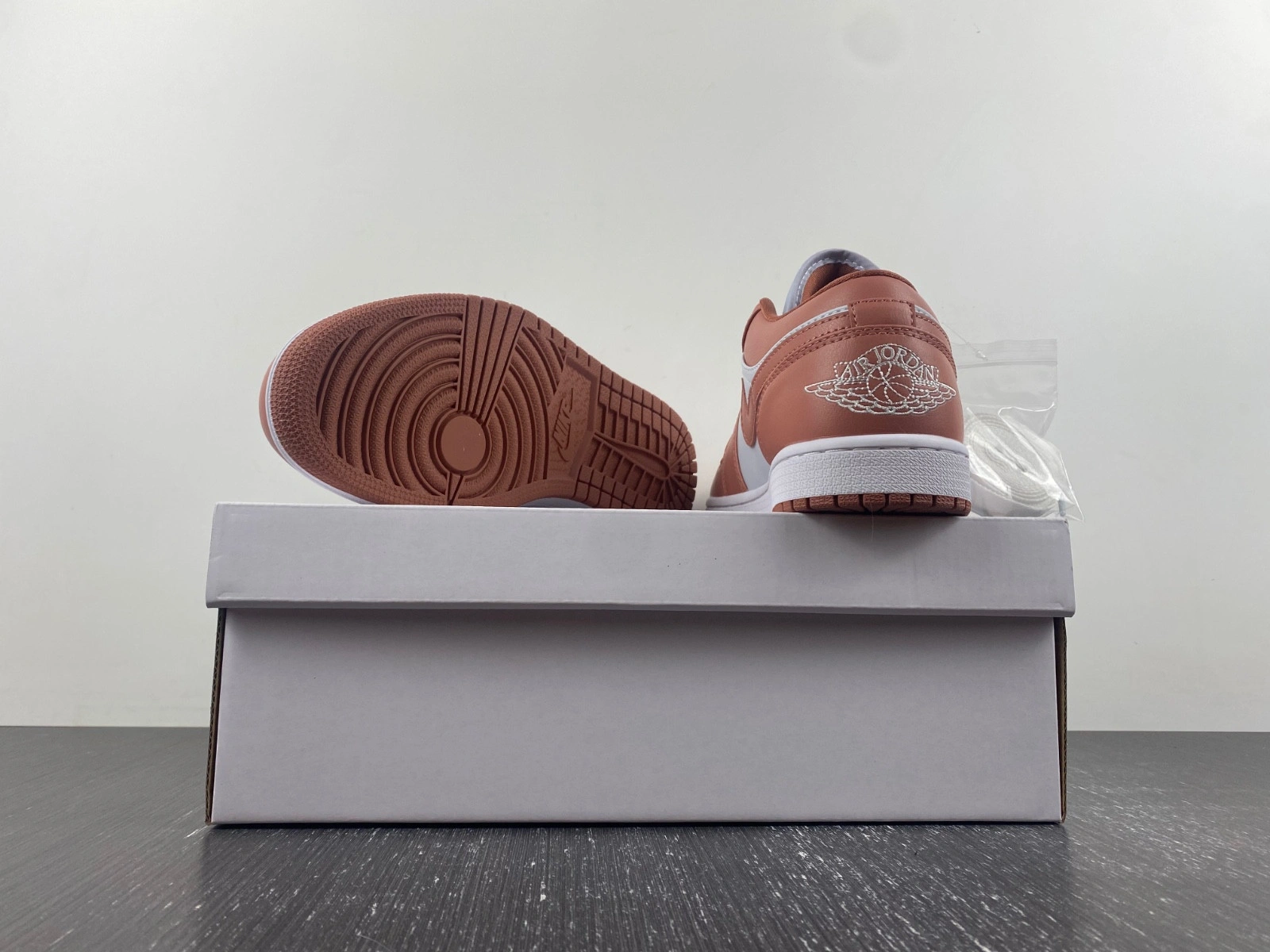 Jordan 1 Low Sky J Orange - DC0774-080