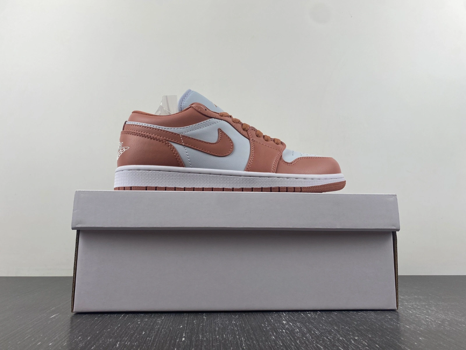 Jordan 1 Low Sky J Orange - DC0774-080