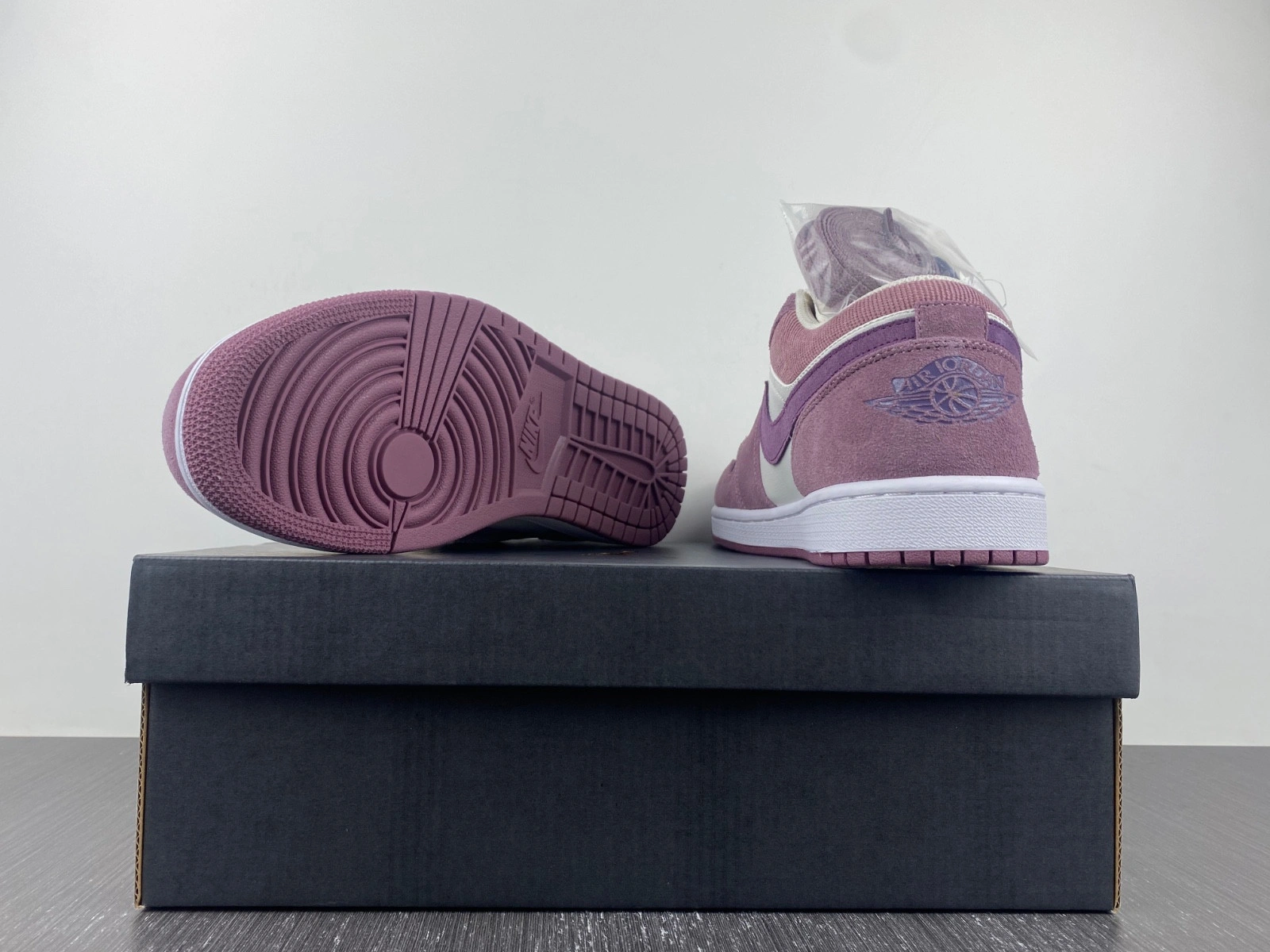 Jordan 1 Low Unity (W) - DR8057-500