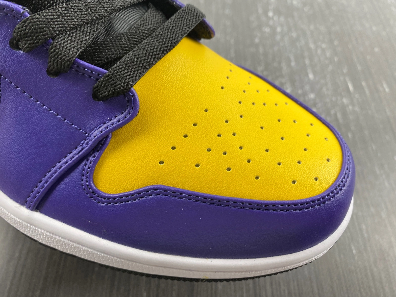Jordan 1 Mid Lakers (2022) - DQ8426-517