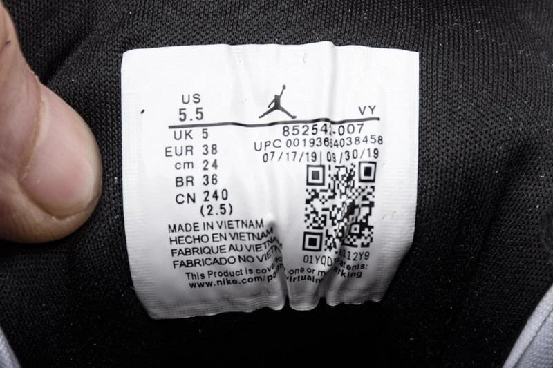 Jordan 1 Mid Patent Black White Gold   852542-007