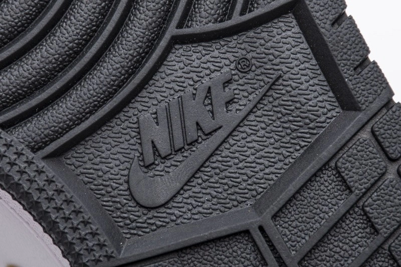 Jordan 1 Mid Patent Black White Gold   852542-007