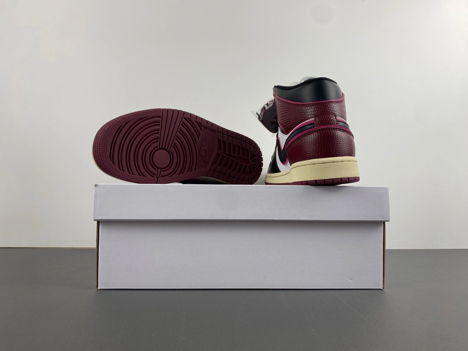Jordan 1 Mid SE Bordeaux (Women's) - FQ7818-101
