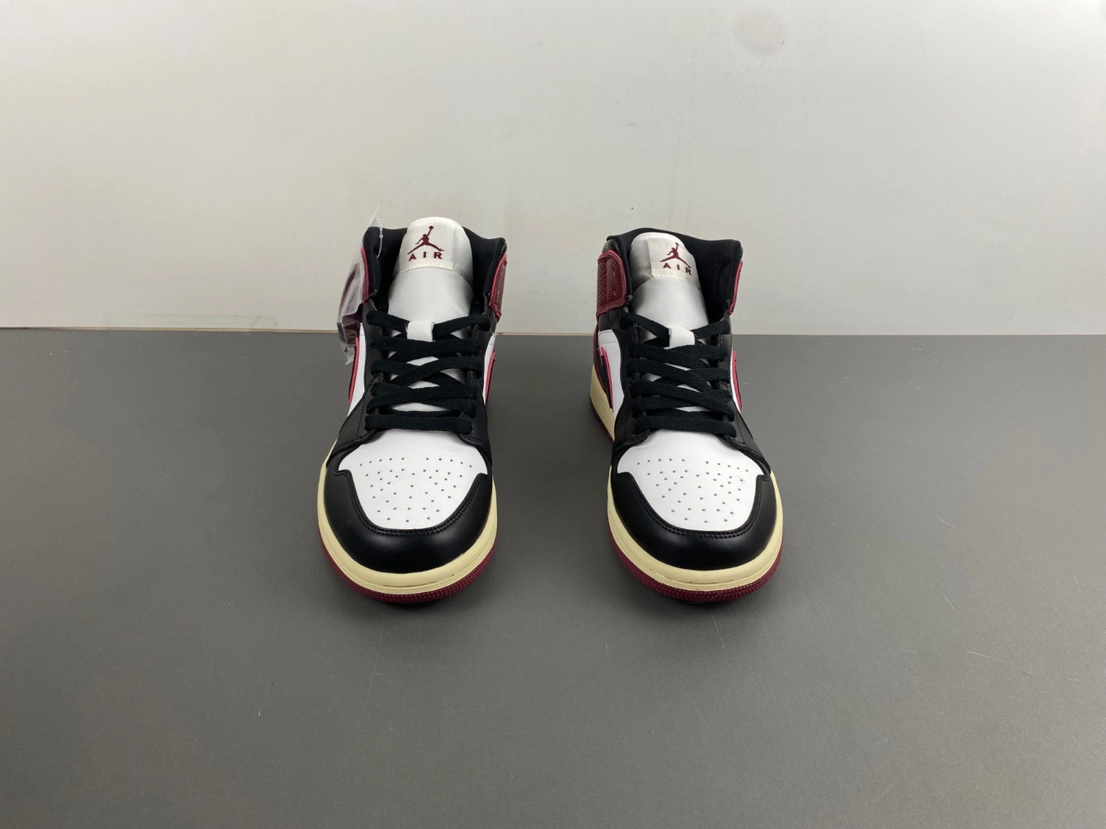 Jordan 1 Mid SE Bordeaux (Women's) - FQ7818-101