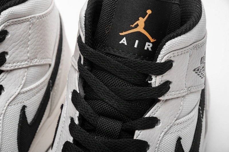Jordan 1 Mid SE Light Bone  852542-002