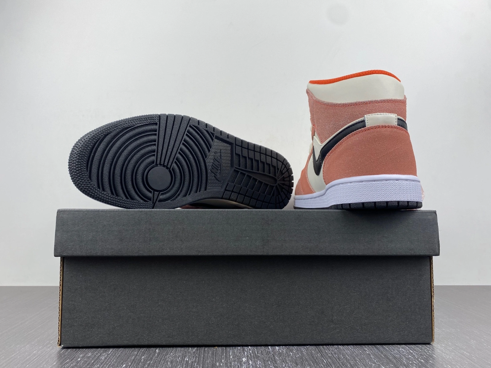 Jordan 1 Mid SE Orange Suede (GS) - DV1336-800