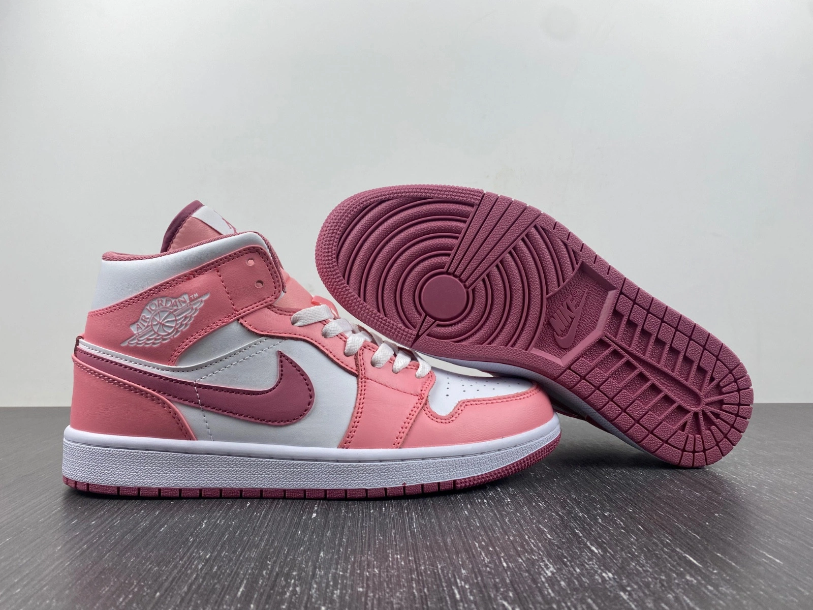 Jordan 1 Mid Valentine's Day (2023) (GS) - DQ8423-616