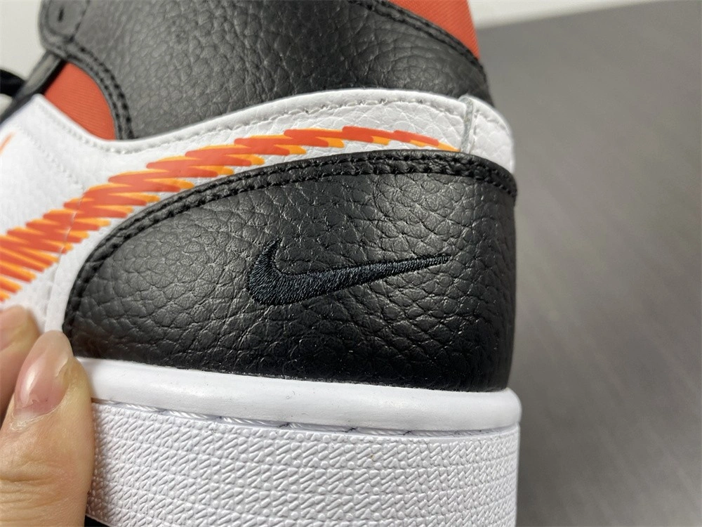 Jordan 1 Mid Zig Zag - DN4929-100
