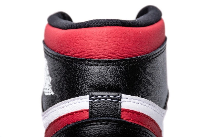 Jordan 1 Retro High Black Gym Red  555088-061