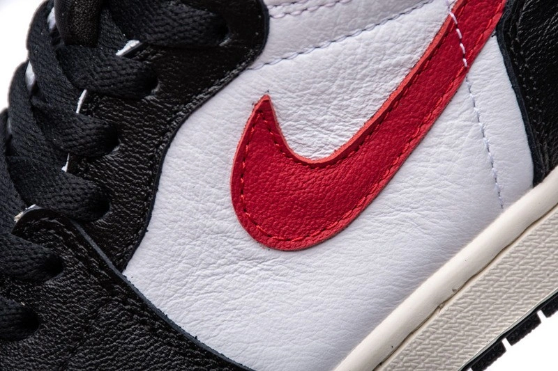 Jordan 1 Retro High Black Gym Red  555088-061