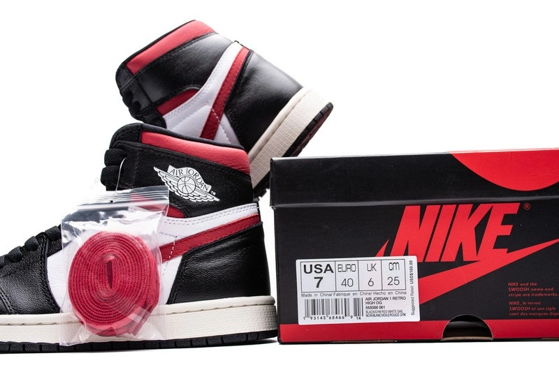 Jordan 1 Retro High Black Gym Red  555088-061