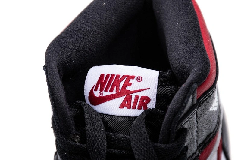 Jordan 1 Retro High Black Gym Red  555088-061
