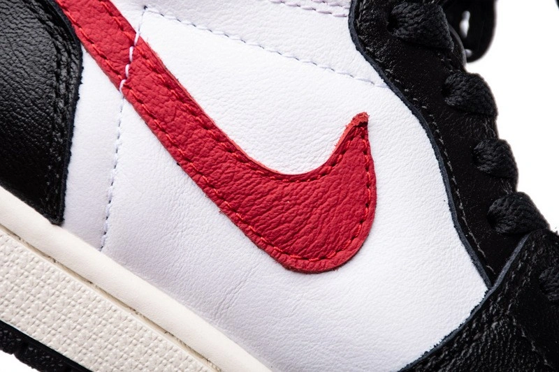 Jordan 1 Retro High Black Gym Red  555088-061