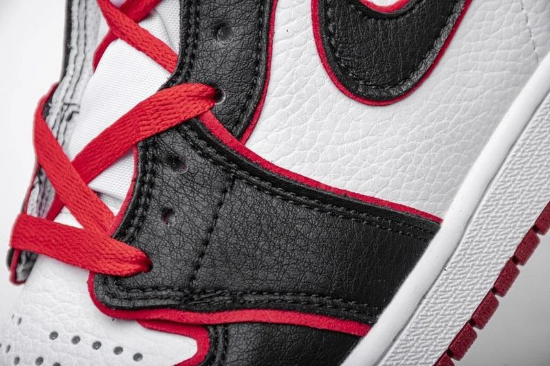 Jordan 1 Retro High Bloodline  555088-062