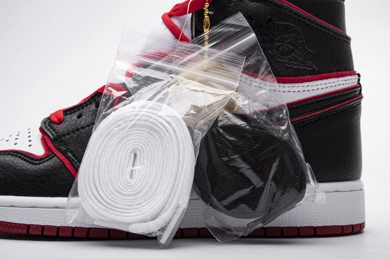 Jordan 1 Retro High Bloodline  555088-062