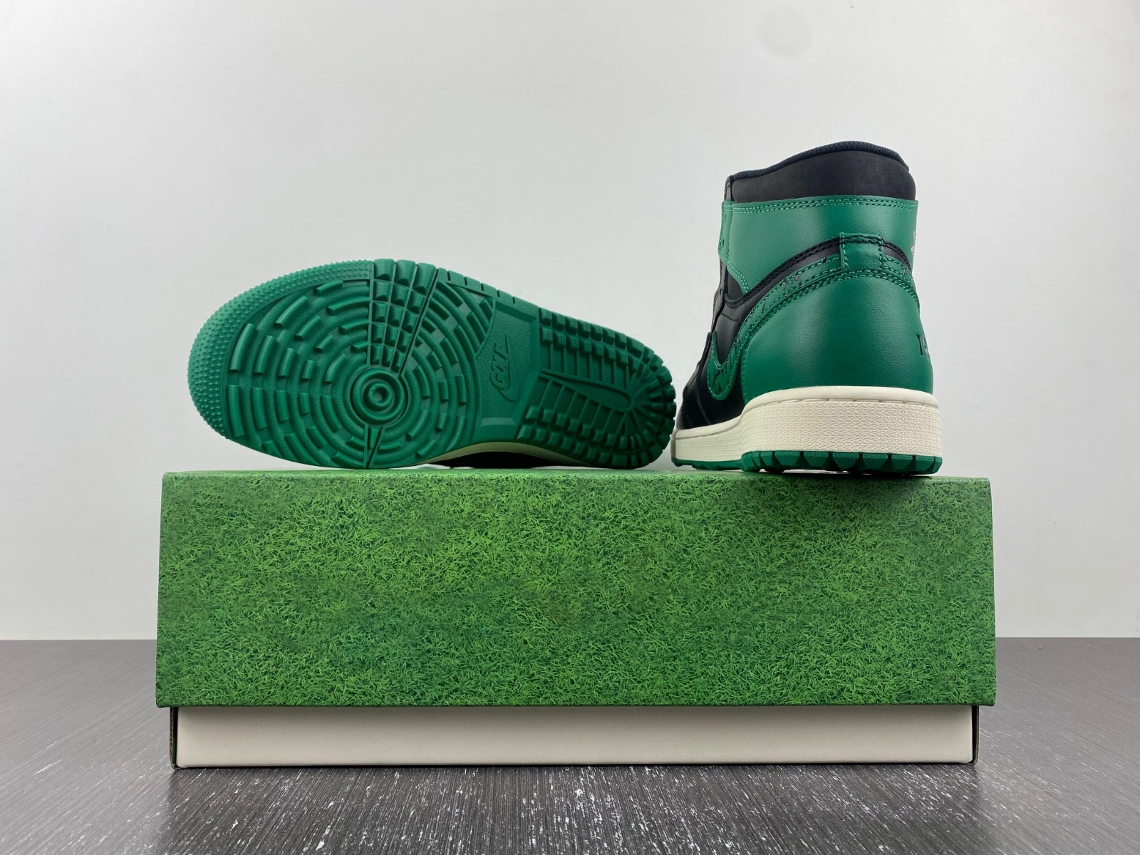 Jordan 1 Retro High Golf Eastside Golf 1961   FJ0849-001