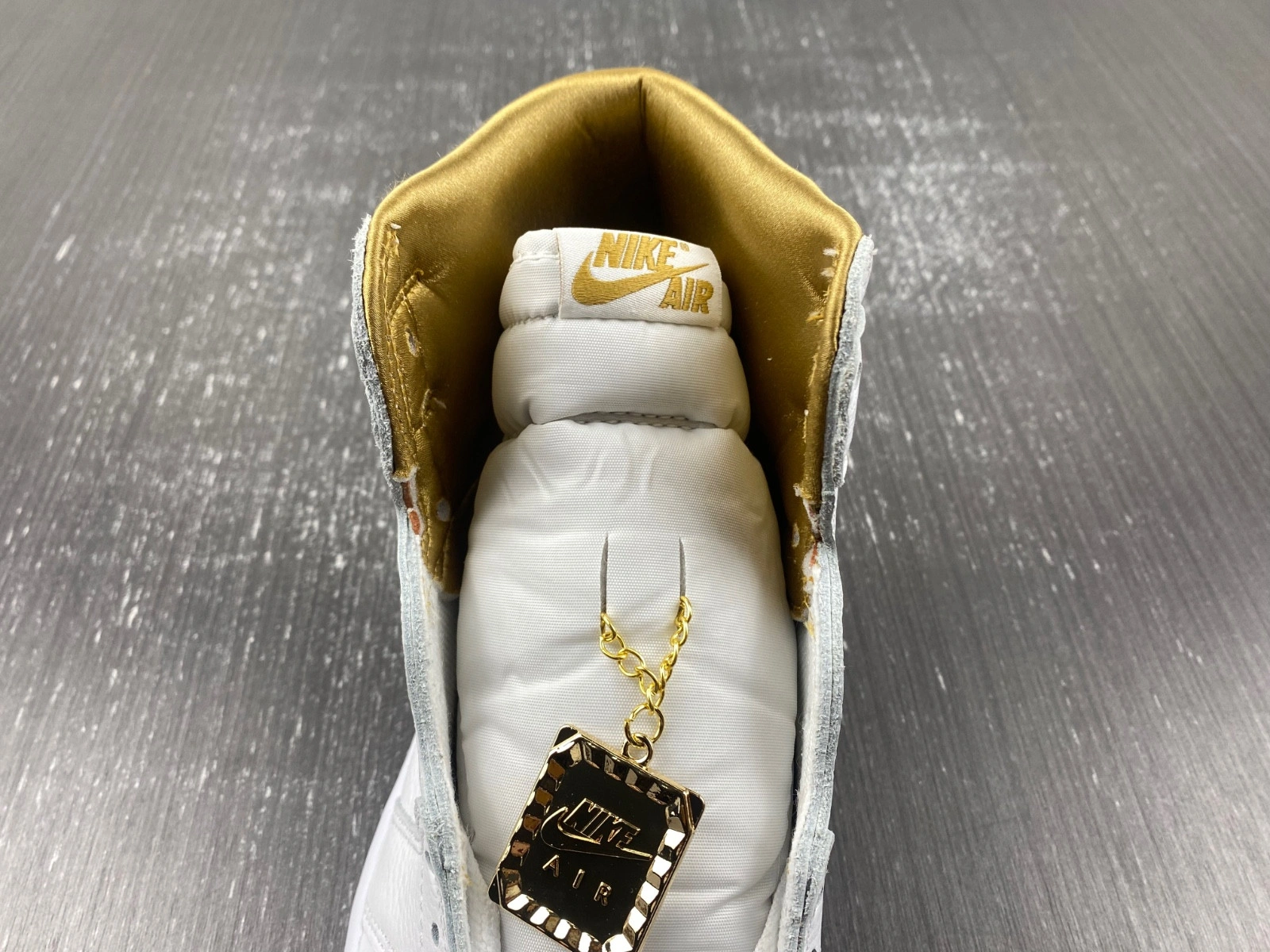 Jordan 1 Retro High OG Metallic Gold (Women's)  FD2596-107