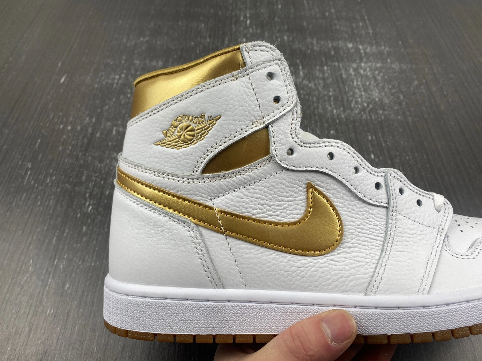 Jordan 1 Retro High OG Metallic Gold (Women's)  FD2596-107