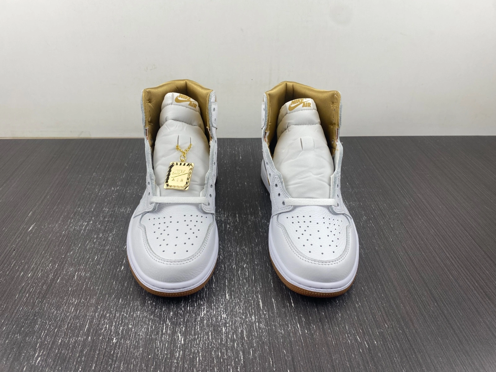 Jordan 1 Retro High OG Metallic Gold (Women's)  FD2596-107
