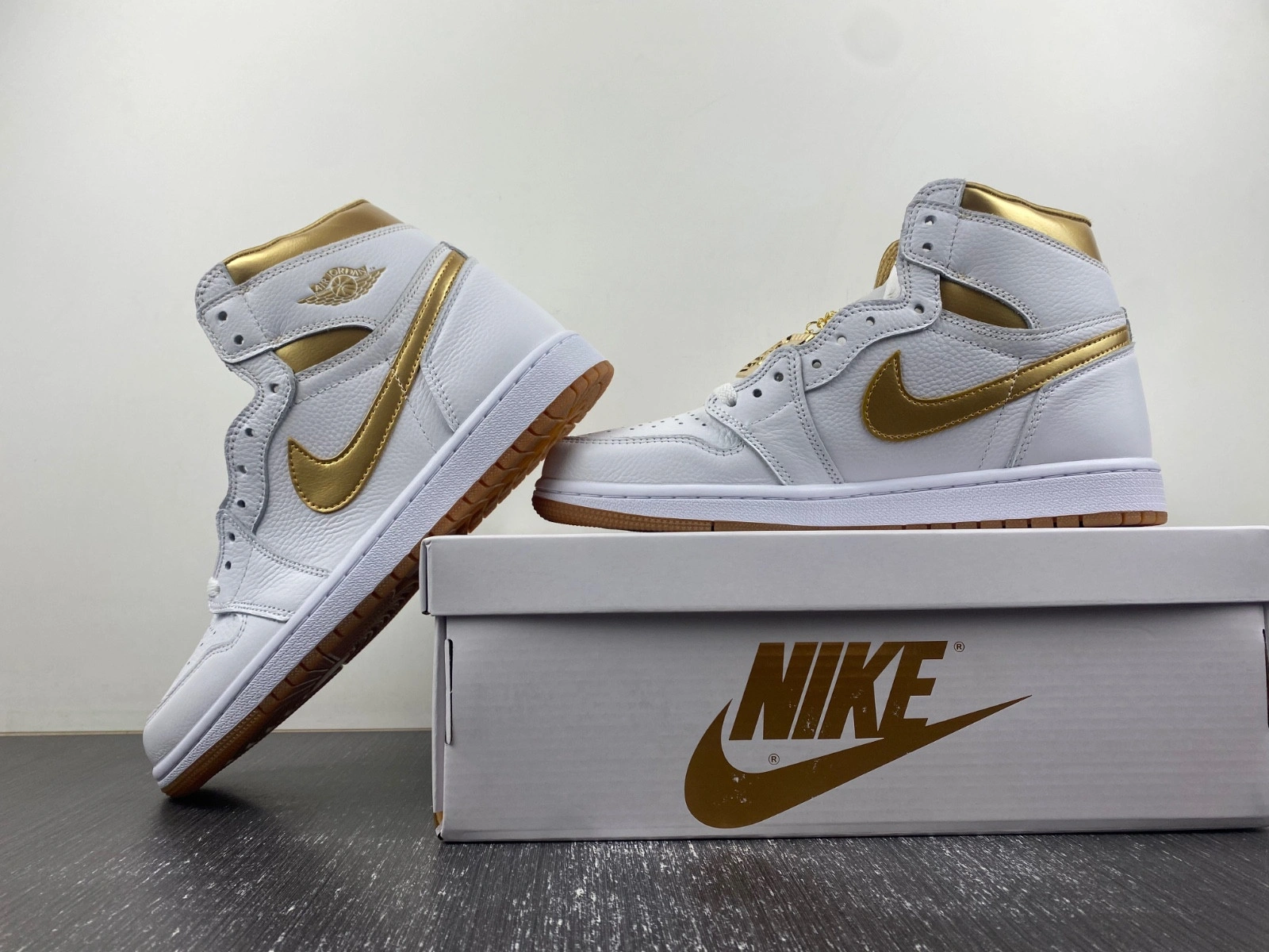Jordan 1 Retro High OG Metallic Gold (Women's)  FD2596-107