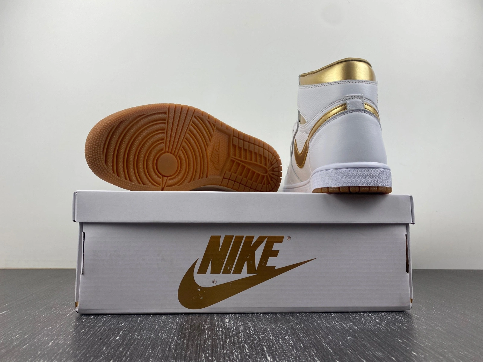 Jordan 1 Retro High OG Metallic Gold (Women's)  FD2596-107